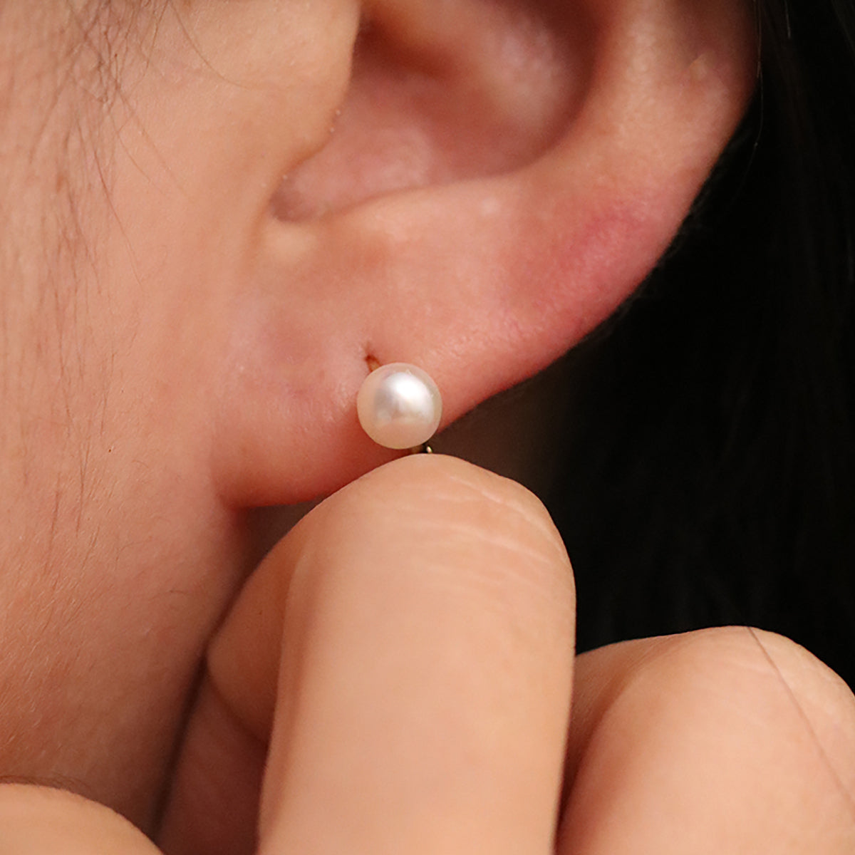 Fresh Water Pearl Huggie Earring-4